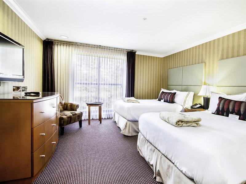 Executive Suites Hotel & Conference Center, Metro Vancouver Бернаби Экстерьер фото