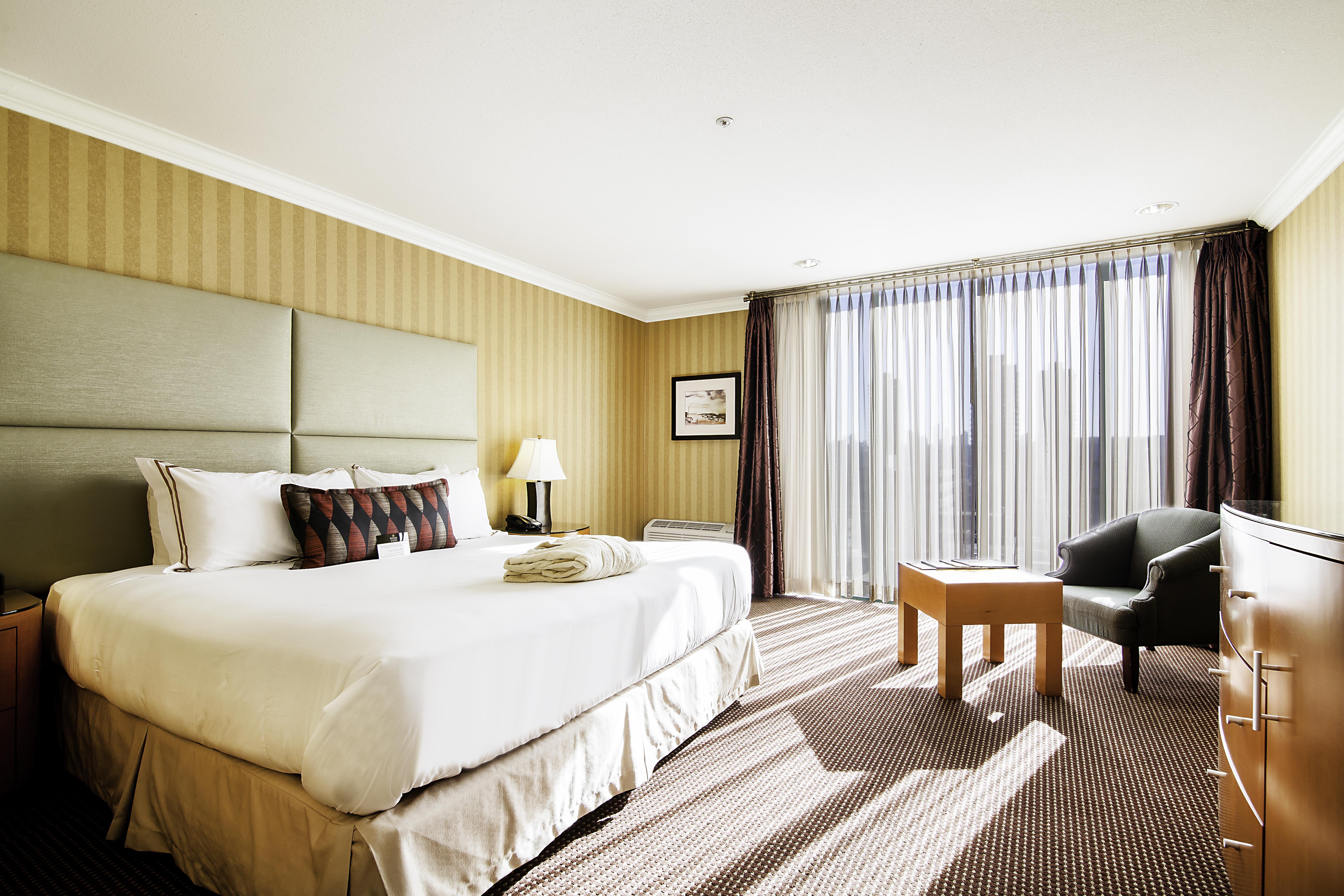 Executive Suites Hotel & Conference Center, Metro Vancouver Бернаби Экстерьер фото