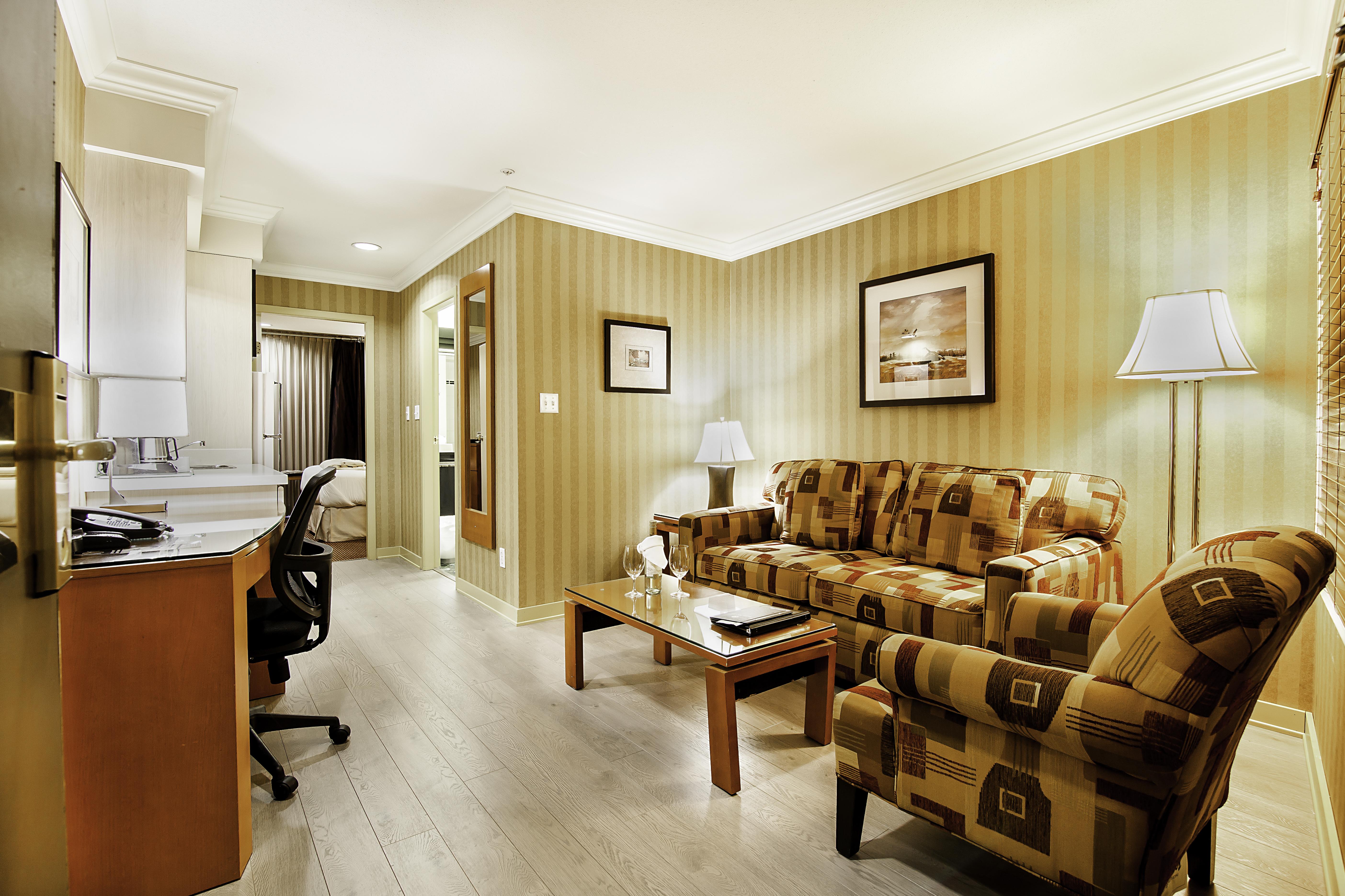 Executive Suites Hotel & Conference Center, Metro Vancouver Бернаби Экстерьер фото
