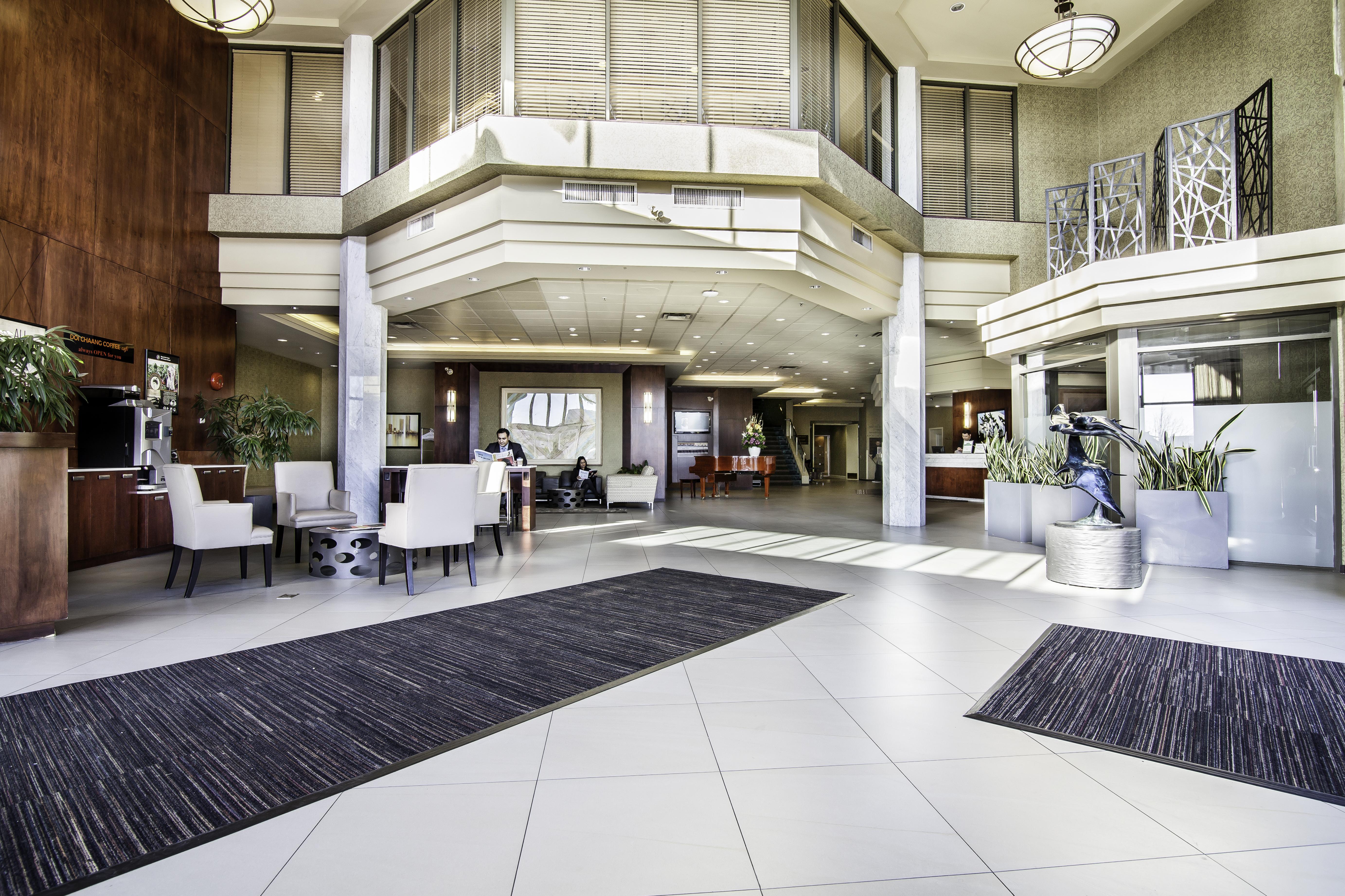 Executive Suites Hotel & Conference Center, Metro Vancouver Бернаби Экстерьер фото