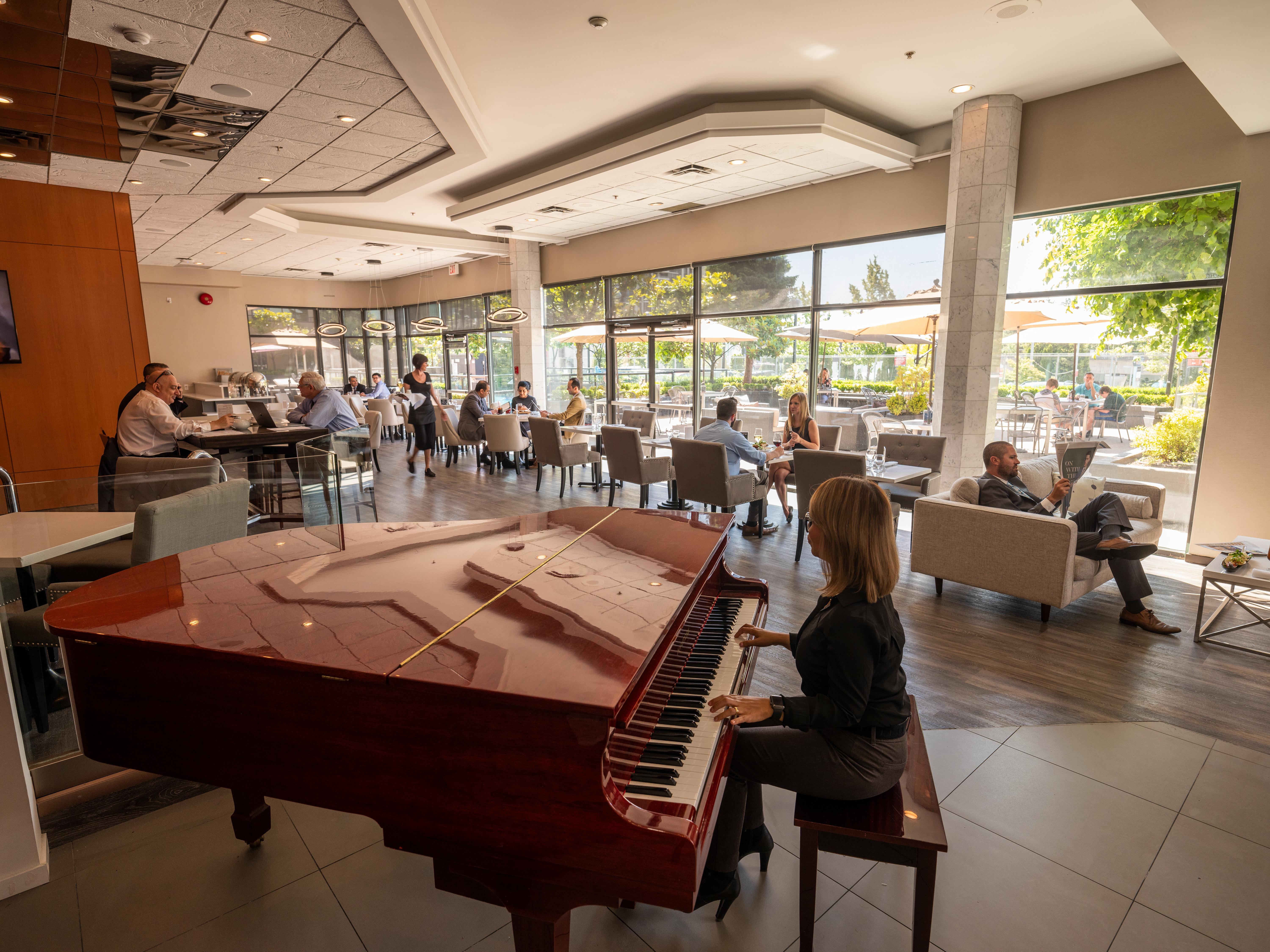 Executive Suites Hotel & Conference Center, Metro Vancouver Бернаби Экстерьер фото