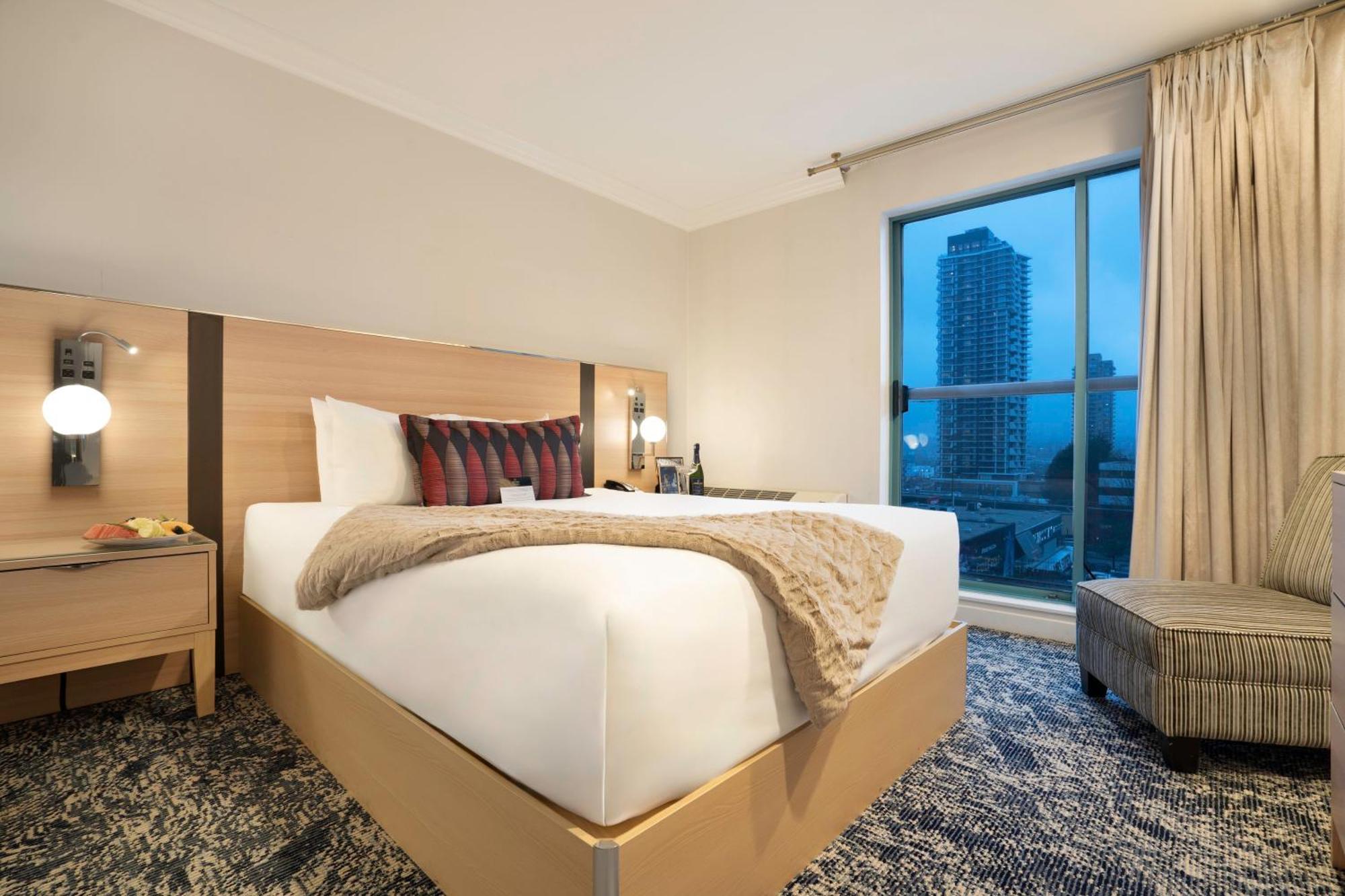 Executive Suites Hotel & Conference Center, Metro Vancouver Бернаби Экстерьер фото