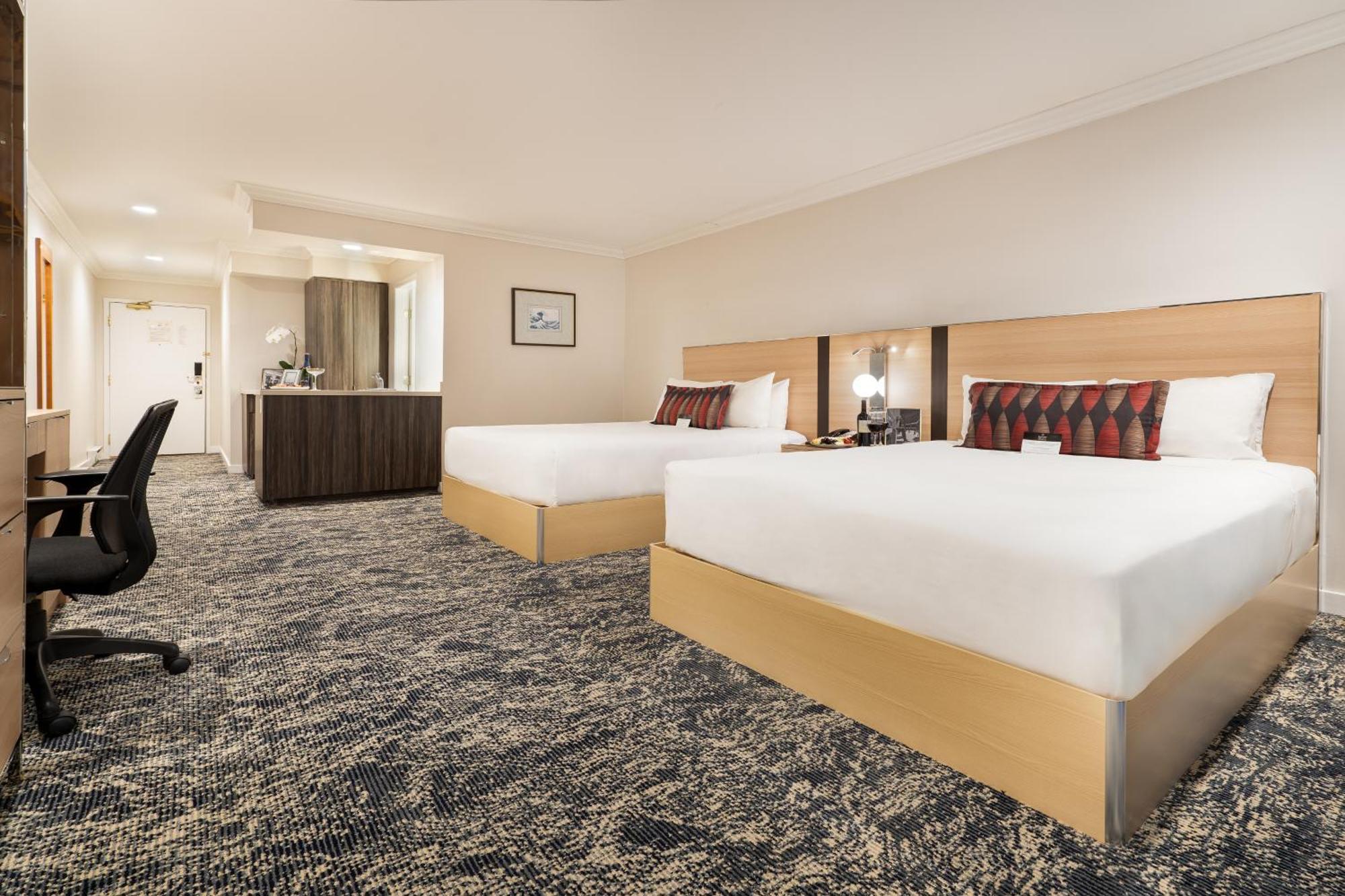 Executive Suites Hotel & Conference Center, Metro Vancouver Бернаби Экстерьер фото