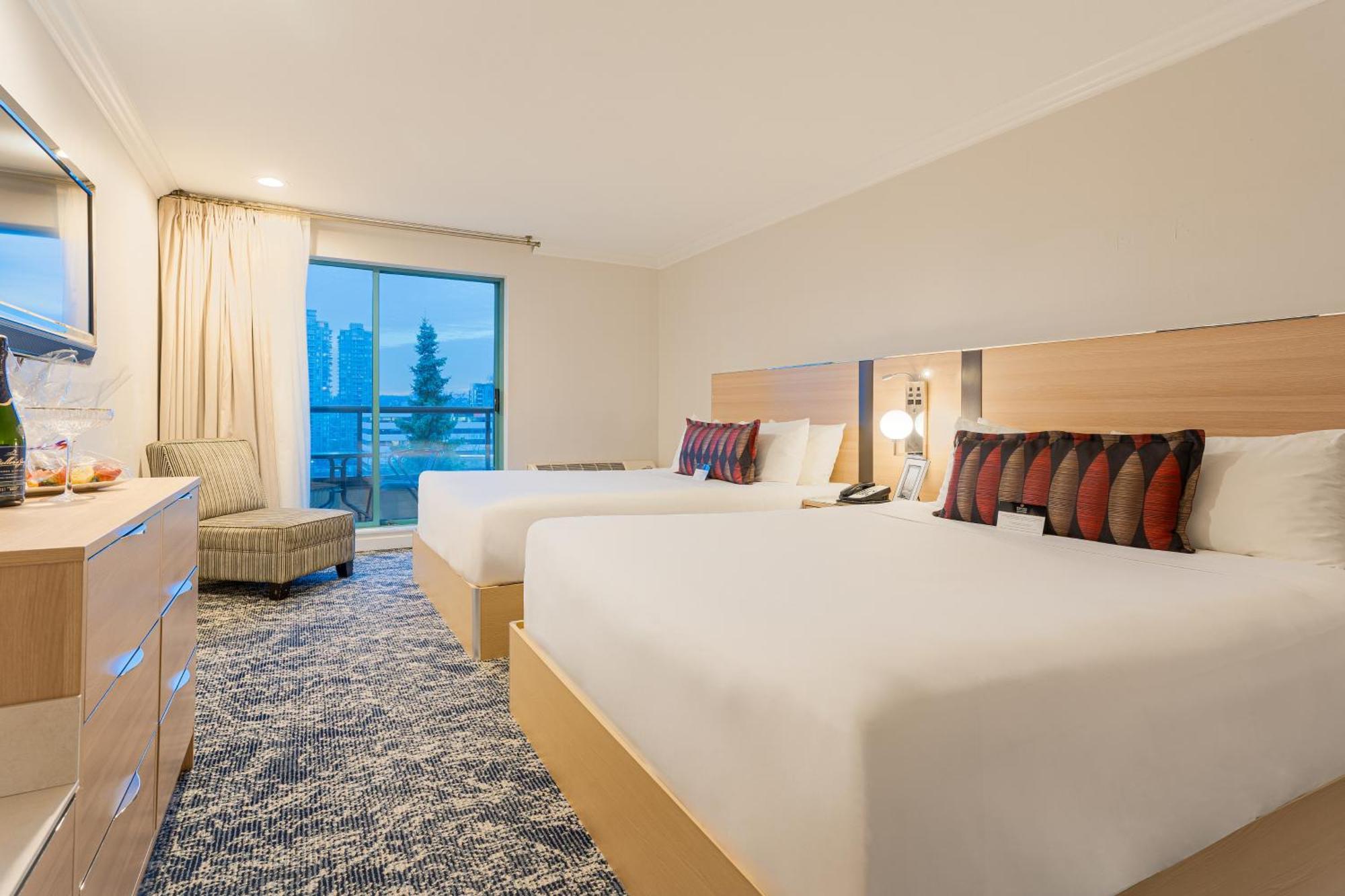 Executive Suites Hotel & Conference Center, Metro Vancouver Бернаби Экстерьер фото