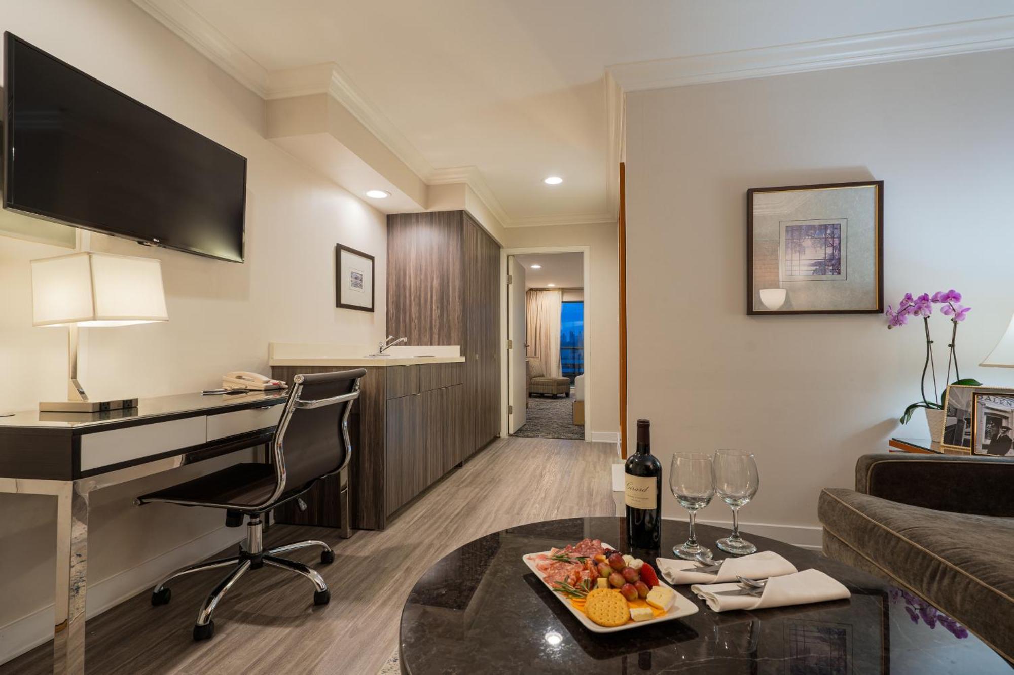 Executive Suites Hotel & Conference Center, Metro Vancouver Бернаби Экстерьер фото