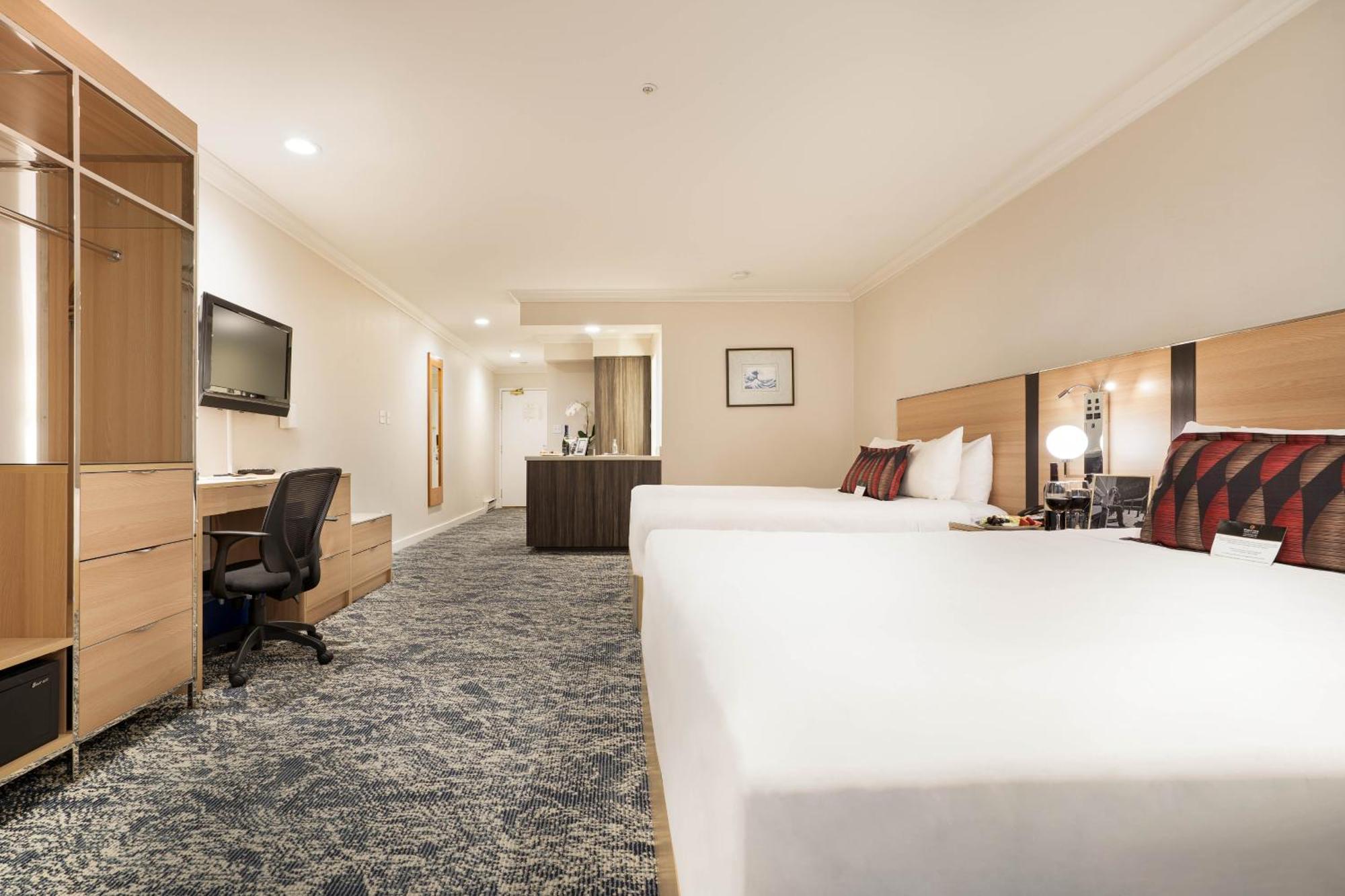 Executive Suites Hotel & Conference Center, Metro Vancouver Бернаби Экстерьер фото