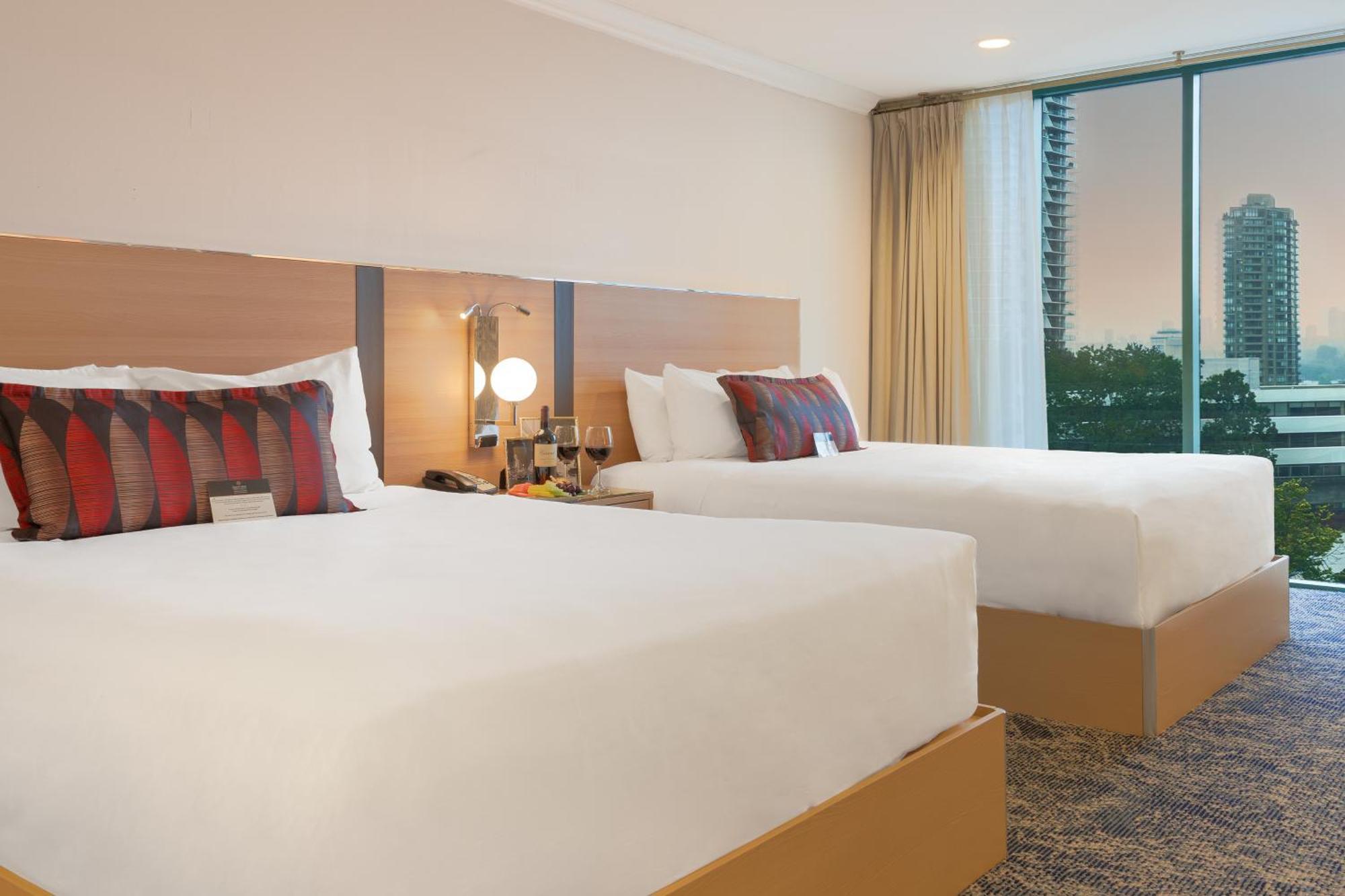 Executive Suites Hotel & Conference Center, Metro Vancouver Бернаби Экстерьер фото