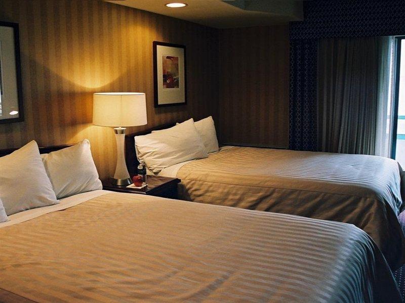 Executive Suites Hotel & Conference Center, Metro Vancouver Бернаби Экстерьер фото