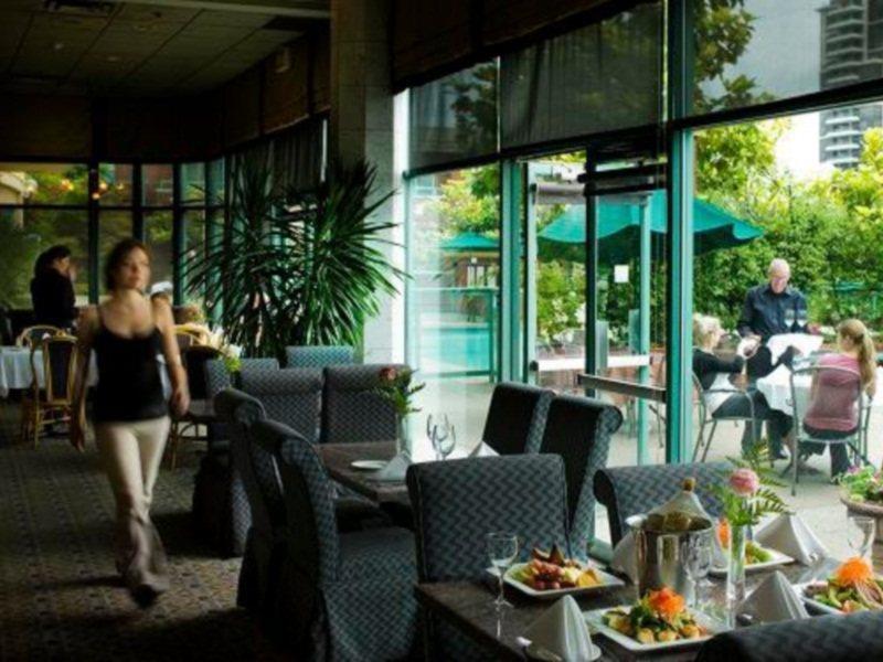 Executive Suites Hotel & Conference Center, Metro Vancouver Бернаби Экстерьер фото