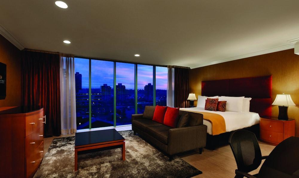 Executive Suites Hotel & Conference Center, Metro Vancouver Бернаби Экстерьер фото
