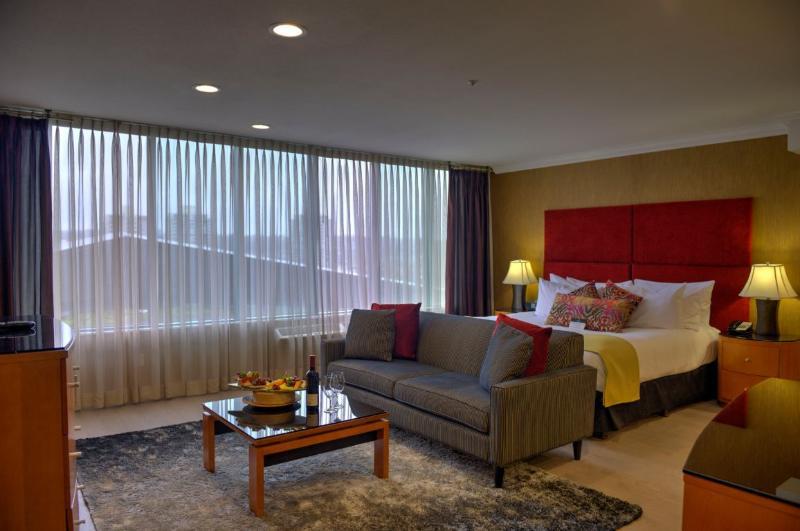 Executive Suites Hotel & Conference Center, Metro Vancouver Бернаби Экстерьер фото